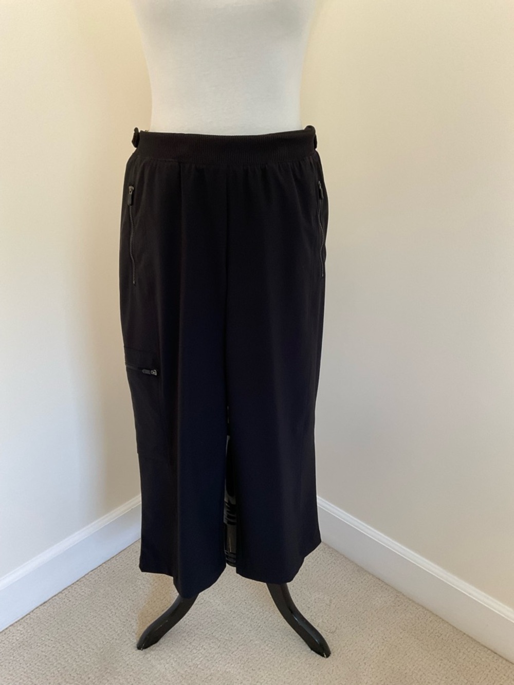 Chico’s Zenergy Black Performance Activewear Zip-Pocket Pull-On Pants